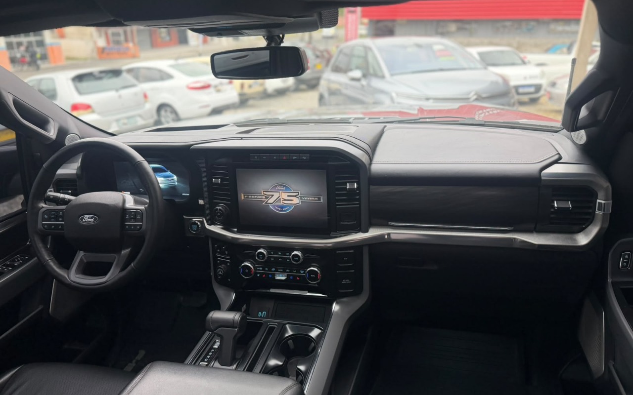 imagem-https://www.socarrao.com.br/sc-vehicle-images-prod/3949746/1789759433773-NWE5MzI1ZDYtMzgzOC00NmY4LWE3M2QtNDZjOGUxNmMyZmJhLmpmaWY.jfif
