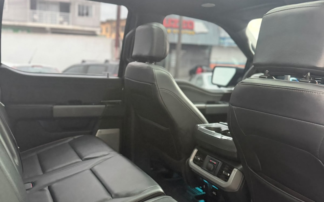 imagem-https://www.socarrao.com.br/sc-vehicle-images-prod/3949746/1789759433871-ZWY2ZTRjNDYtNTJkOC00NjliLTkzMzQtM2QzY2YzMmVhZmVjLmpmaWY.jfif