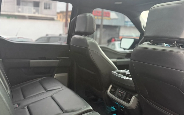 imagem-https://www.socarrao.com.br/sc-vehicle-images-prod/3949746/1789759433871-ZWY2ZTRjNDYtNTJkOC00NjliLTkzMzQtM2QzY2YzMmVhZmVjLmpmaWY.jfif