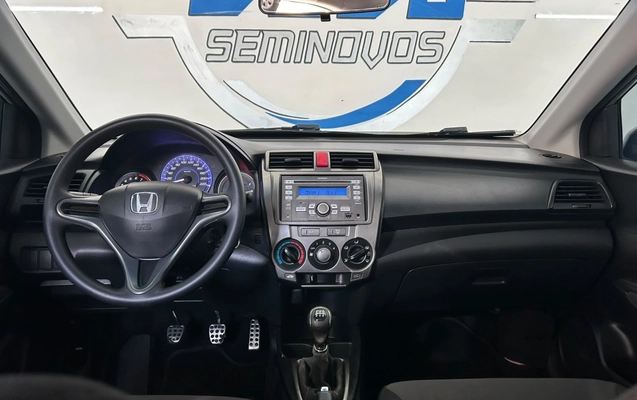 imagem-https://www.socarrao.com.br/sc-vehicle-images-prod/3949838/1789759804346-5_015934.jpg