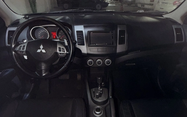 imagem-https://www.socarrao.com.br/sc-vehicle-images-prod/3949846/1789759871146-U2F2ZUNsaXAuQXBwXzgwMzcyNzc3NF8xNzk0ODg5OTcxOTI3MDgyMF82OTk3MTE3Mjg1NDYwMzk1MTY1X24uanBn.jpg