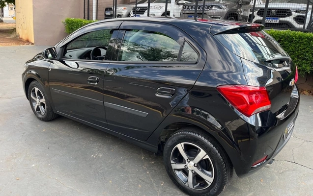 imagem-https://www.socarrao.com.br/sc-vehicle-images-prod/3949882/1789759954430-YX3CduQViGhLFlX5gkEOiVHf7WZsN6tr.jpg