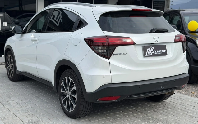 imagem-https://www.socarrao.com.br/sc-vehicle-images-prod/3950339/1789761077605-003_740e89a3aeb98a7d2bf2353103e2eb9e.jpg