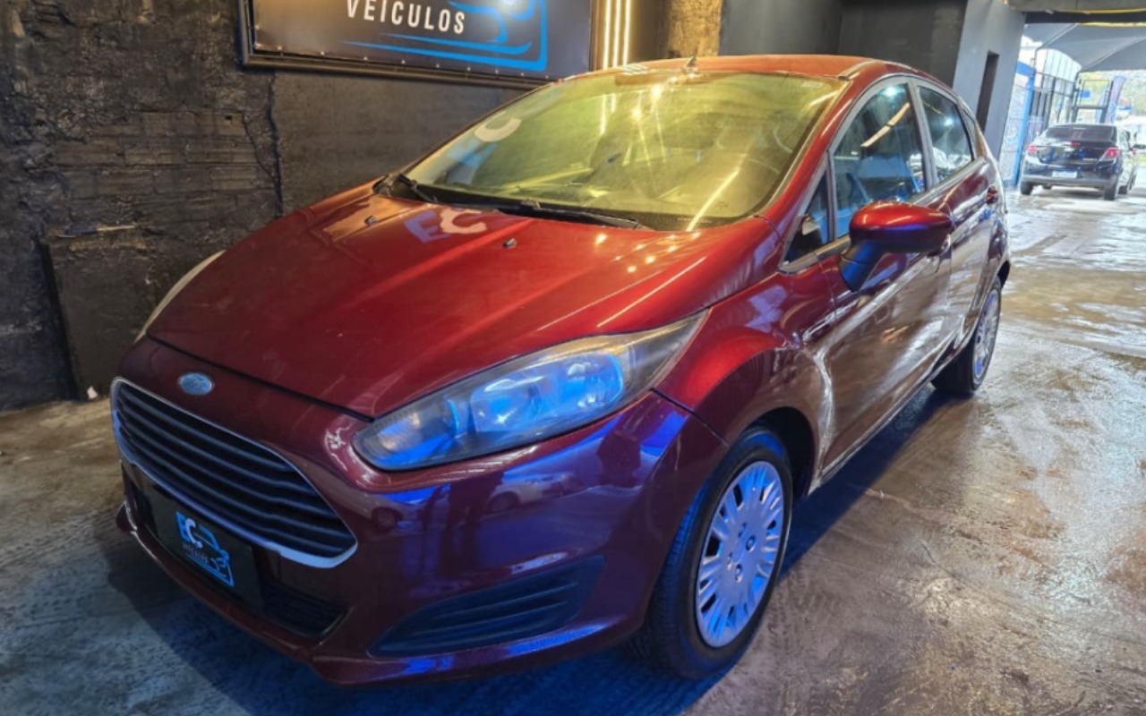 Ford Fiesta 1.5 16V Flex Mec. 5p 2015 Vermelho — foto 1 de 3