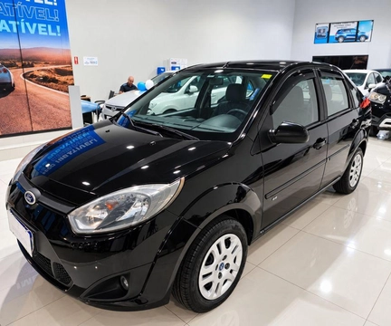 Ford Fiesta Sedan 1.0 8V Flex 4p 2014 Preto — foto 1 de 3