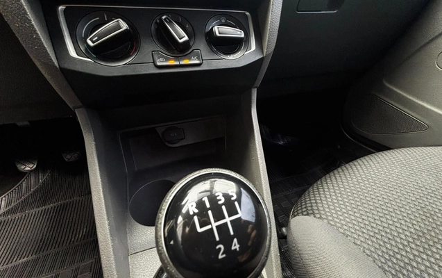 imagem-https://www.socarrao.com.br/sc-vehicle-images-prod/3950507/1789761498806-df202e48-8fe2-56a6-39fc-3a23c843409b.jpg