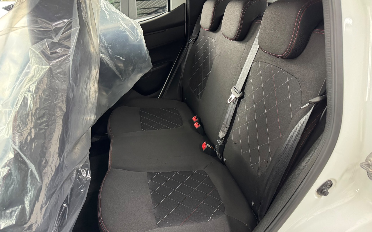 imagem-https://www.socarrao.com.br/sc-vehicle-images-prod/3950542/1789761717699-ZDI2YzczMmYtNWU1ZS00NzExLTg0YjAtMDEwMjZlY2FiMWI5LmpwZWc.jpeg