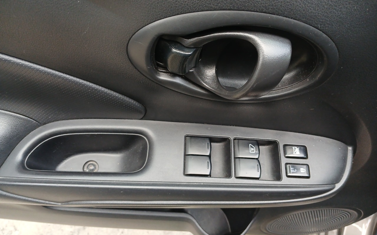 imagem-https://www.socarrao.com.br/sc-vehicle-images-prod/3950559/1789761735917-MTc4OTc2MTM5OTU5MTM4MDI1MDEyMjYxMjE5NTc1NjcuanBn.jpg