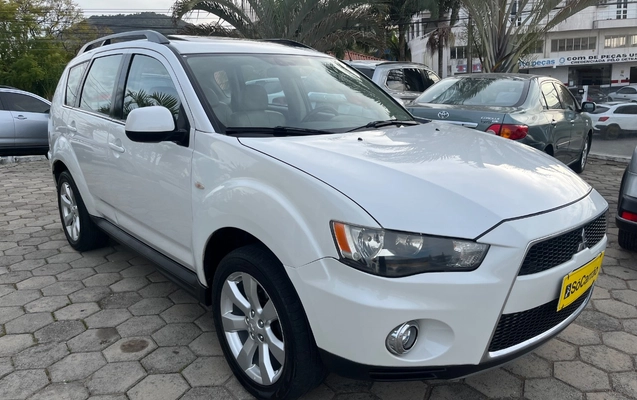 imagem-https://www.socarrao.com.br/sc-vehicle-images-prod/3950763/1789762245846-SU1HXzMwMTMuanBlZw.jpeg