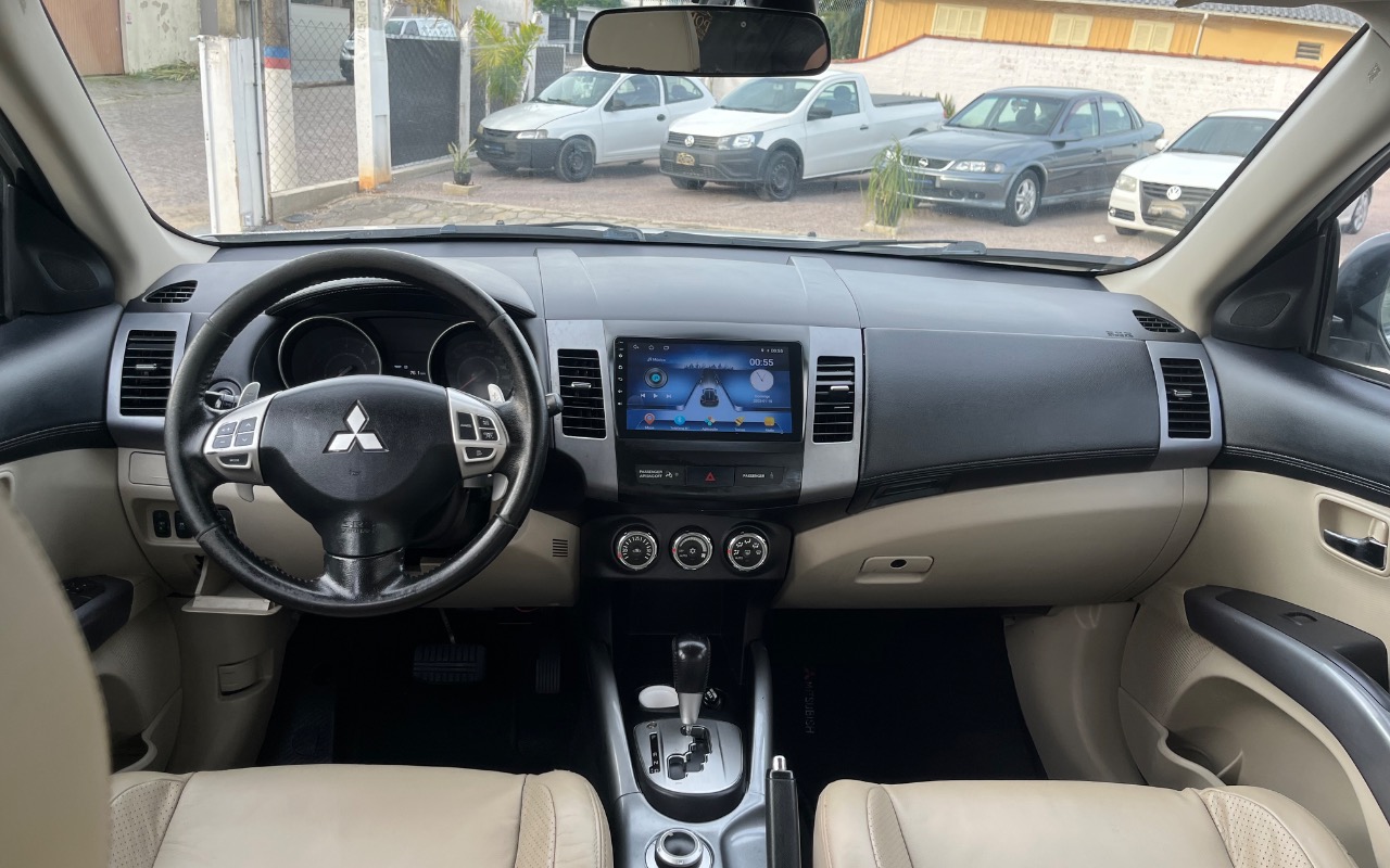 imagem-https://www.socarrao.com.br/sc-vehicle-images-prod/3950763/1789762246244-SU1HXzMwMTcuanBlZw.jpeg