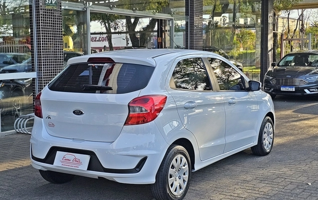 imagem-https://www.socarrao.com.br/sc-vehicle-images-prod/3950766/1789762245144-rEUaY3L9lBsCaH3FGxdOvkCV3pK5RAmt.jpg