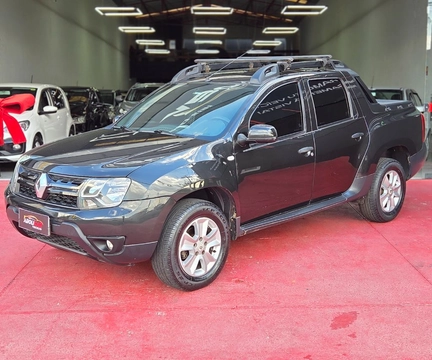 Renault Duster Oroch 2016 Preto — foto 1 de 3