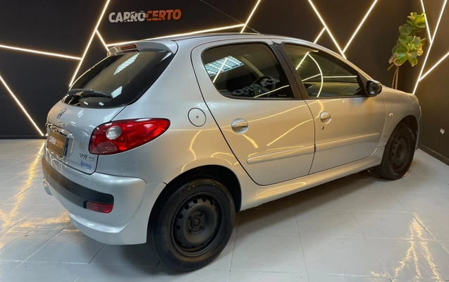 imagem-https://www.socarrao.com.br/sc-vehicle-images-prod/3951106/1789763092405-wz43ni81LIFaN79ezjSi5CgzpcY6eeQ5.jpg