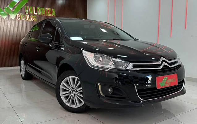 imagem-https://www.socarrao.com.br/sc-vehicle-images-prod/3951968/1789765262179-cdab2d00-a1cf-41b4-babd-5ff040b6f64a.jpg