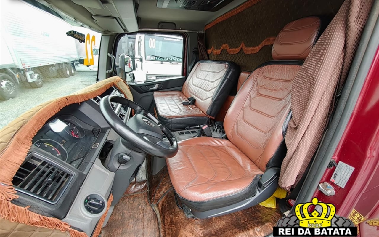 imagem-https://www.socarrao.com.br/sc-vehicle-images-prod/3952214/1789765682339-Ny5qcGc.jpg