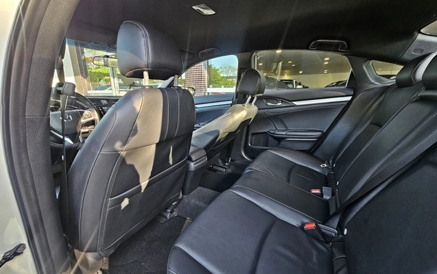 imagem-https://www.socarrao.com.br/sc-vehicle-images-prod/3952243/1789766730900-JqWqplgvw74BJh8yfWCAD4Pg44EnEe6S.jpg