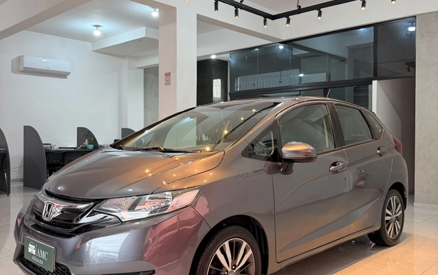 imagem-https://www.socarrao.com.br/sc-vehicle-images-prod/3952434/1789766342267-dd8b5a7be0084f7dac7444d0784fb65c_1789766242742.jpg
