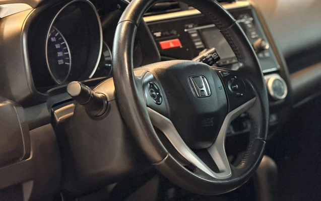 imagem-https://www.socarrao.com.br/sc-vehicle-images-prod/3952434/1789766342286-2ef84b3227fc436e875e1832af1ad1a1_1789766242767.jpg