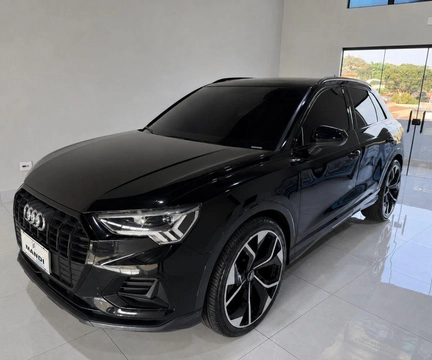 Audi Q3 2021 Preto — foto 1 de 3