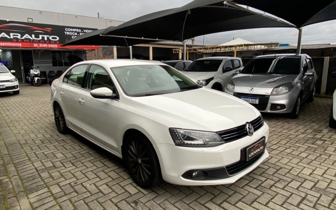 imagem-https://www.socarrao.com.br/sc-vehicle-images-prod/3955779/1789777332609-MWZiMmEyYzEtN2JjMy00MzczLTkwNzEtZDRlYmNiM2I0NmIyLmpwZWc.jpeg