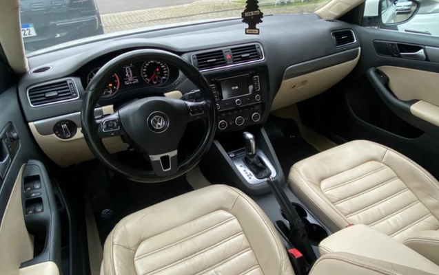 imagem-https://www.socarrao.com.br/sc-vehicle-images-prod/3955779/1789777332703-M2IwNzkwZjAtMjdkMi00ZTAzLTllZDEtMDU0YjM2MzVmYjFhLmpwZWc.jpeg