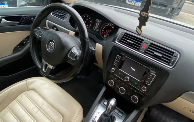 imagem-https://www.socarrao.com.br/sc-vehicle-images-prod/3955779/1789777332880-YTdhOWQ0N2MtM2VkZC00YmM3LTgyOTUtMDZkYjk3ZDM3OTMxLmpwZWc.jpeg
