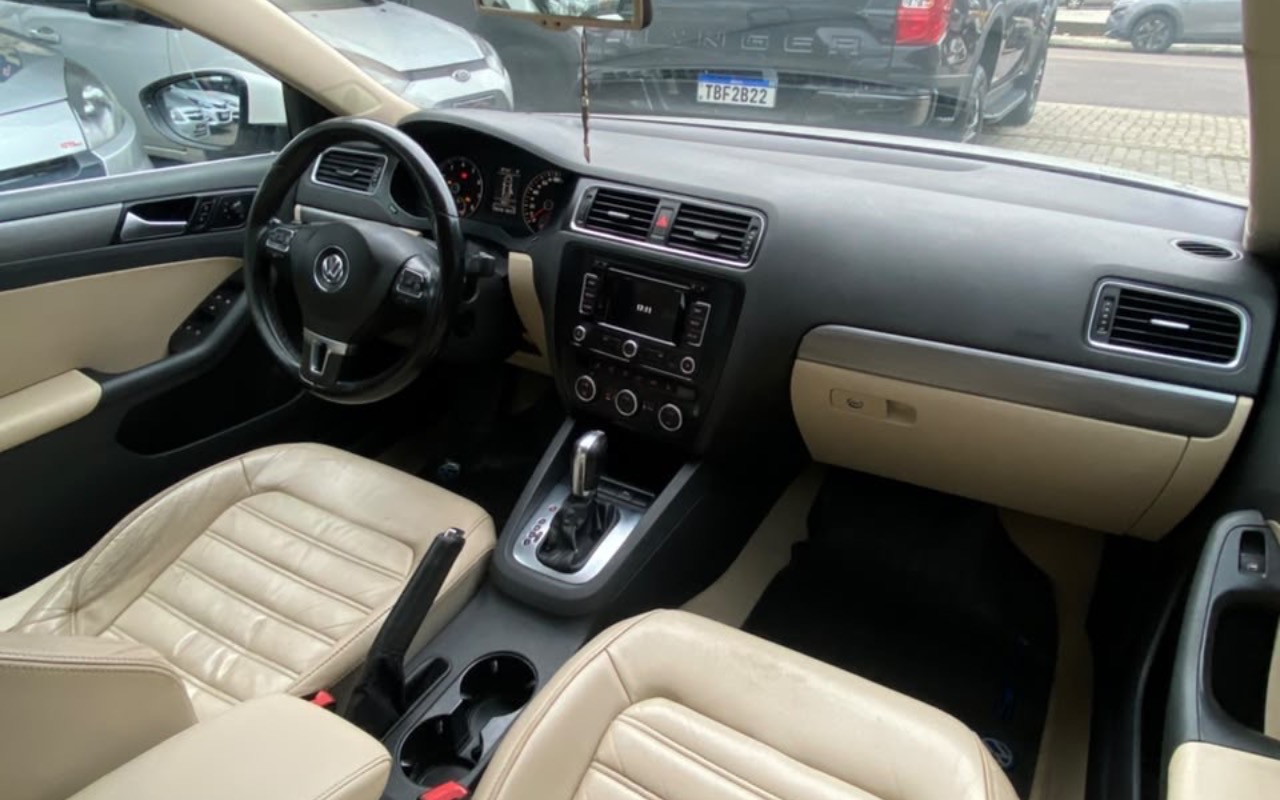 imagem-https://www.socarrao.com.br/sc-vehicle-images-prod/3955779/1789777333000-ZWRlYTRkYTItYWVkZC00OTJkLWIzMmUtMzljNjJjNWI2ZGE0LmpwZWc.jpeg
