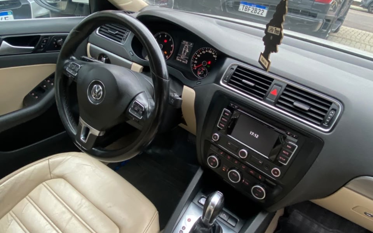 imagem-https://www.socarrao.com.br/sc-vehicle-images-prod/3955779/1789777333081-ZTJlNzk0MmMtMGY0NS00MzdkLTg4YTEtZmY5NmFkMDlmODg1LmpwZWc.jpeg