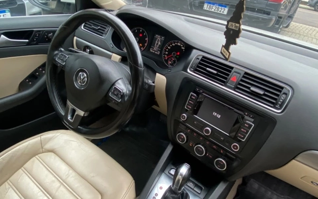 imagem-https://www.socarrao.com.br/sc-vehicle-images-prod/3955779/1789777333081-ZTJlNzk0MmMtMGY0NS00MzdkLTg4YTEtZmY5NmFkMDlmODg1LmpwZWc.jpeg