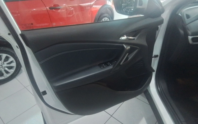imagem-https://www.socarrao.com.br/sc-vehicle-images-prod/3960652/1789793842240-1_042015.jpg