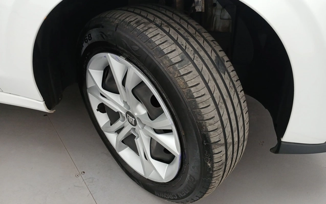 imagem-https://www.socarrao.com.br/sc-vehicle-images-prod/3961519/1789795331992-1_015145.jpg