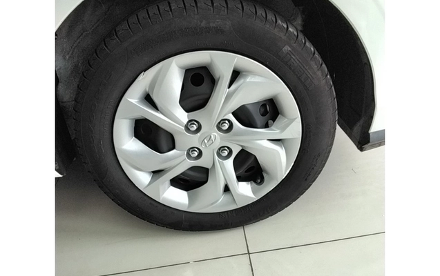 imagem-https://www.socarrao.com.br/sc-vehicle-images-prod/3961548/1789795677018-3_030424.jpg