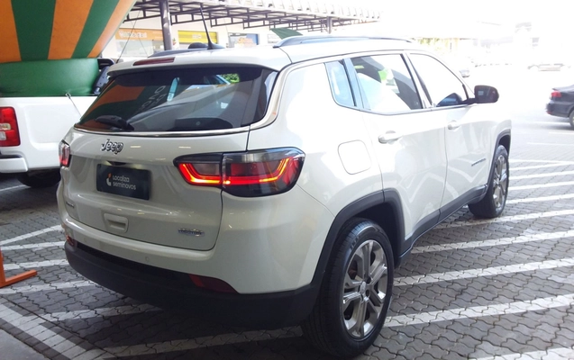 imagem-https://www.socarrao.com.br/sc-vehicle-images-prod/3961678/1789796110633-1_030431.jpg