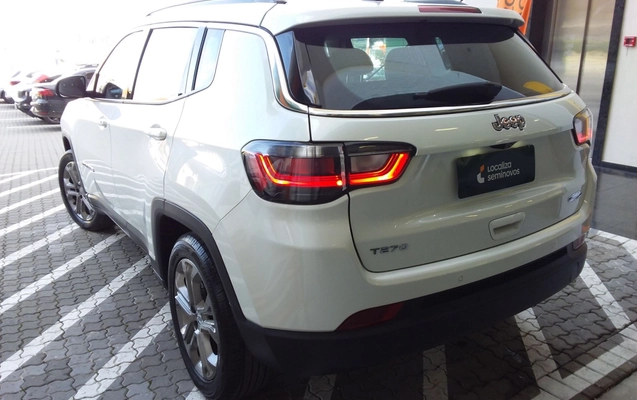 imagem-https://www.socarrao.com.br/sc-vehicle-images-prod/3961680/1789796119332-1_055206.jpg