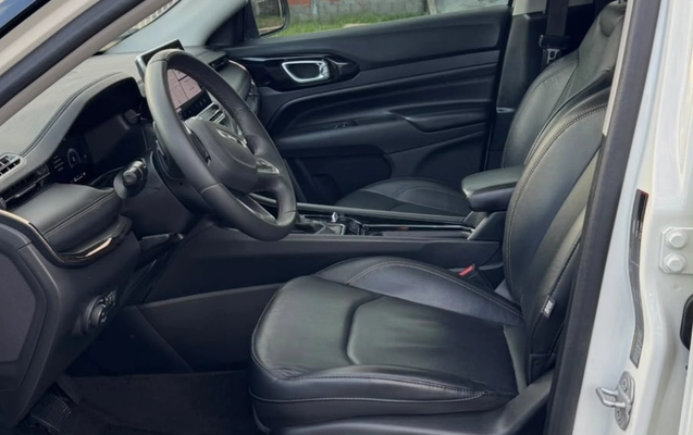 imagem-https://www.socarrao.com.br/sc-vehicle-images-prod/3967073/1789818330699-MTA0YjcwNTEtZGNiNi00MTJjLWEzZDAtYTczZGU5ZTQzNDA5LmpwZWc.jpeg