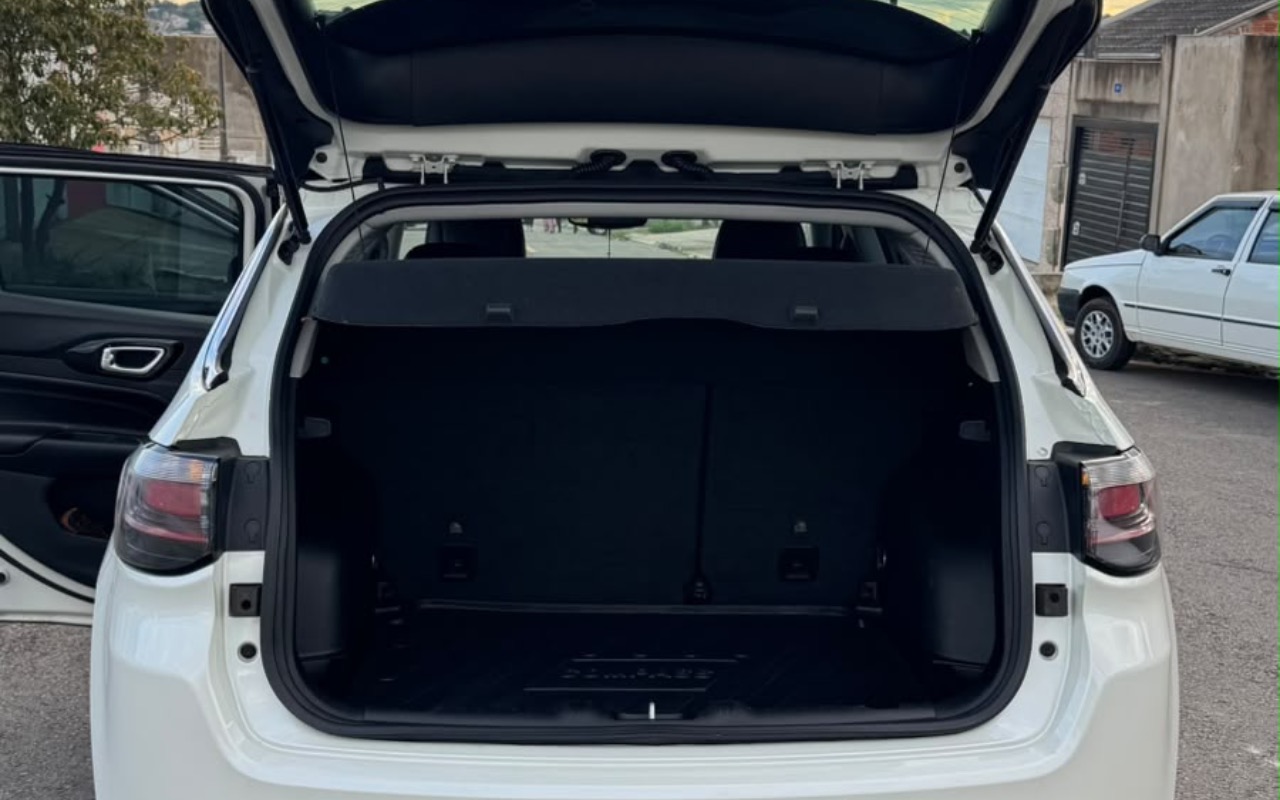 imagem-https://www.socarrao.com.br/sc-vehicle-images-prod/3967073/1789818331185-OThlYWU1ZWUtZWUyNi00OTJlLWFkMmItZTMyYjk0MTQzMzE3LmpwZWc.jpeg