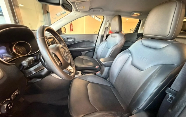 imagem-https://www.socarrao.com.br/sc-vehicle-images-prod/3967245/1789820081586-4_042800.jpg
