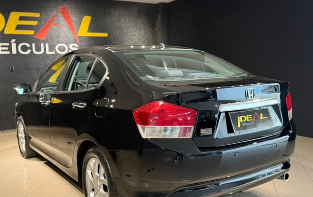imagem-https://www.socarrao.com.br/sc-vehicle-images-prod/3967339/1789820642885-e9c87baf151547f2b9321fd626803dd5_1789820598842.jpg