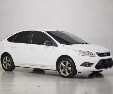Ford Focus 2011 Branco — foto 1 de 3