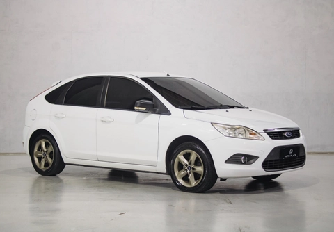 Ford Focus 2011 Branco — foto 1 de 3