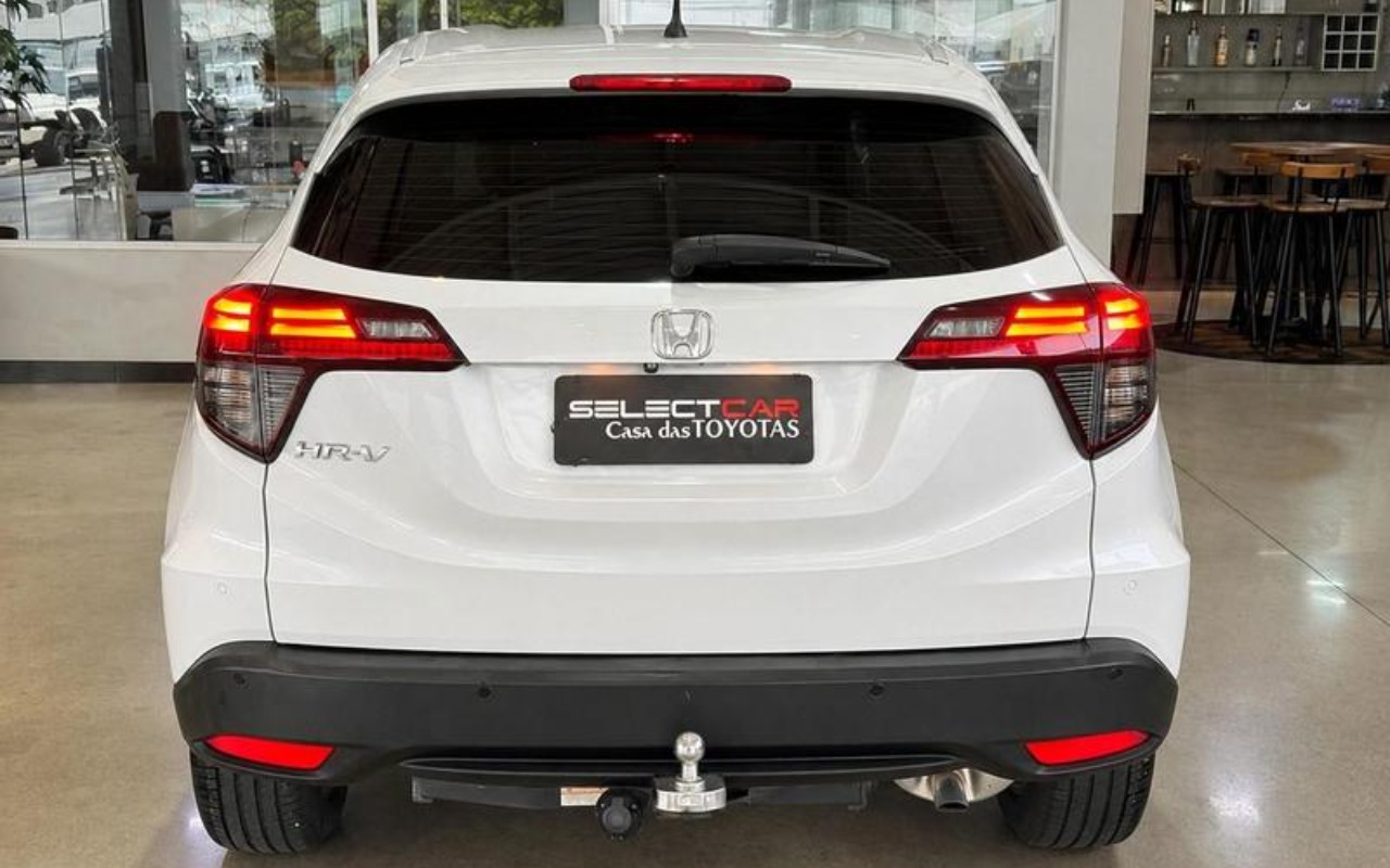 imagem-https://www.socarrao.com.br/sc-vehicle-images-prod/3967497/1789823122640-ODM1NjI1Nl8zX0JfM2RmZGRjN2VjZi5qcGVn.jpeg