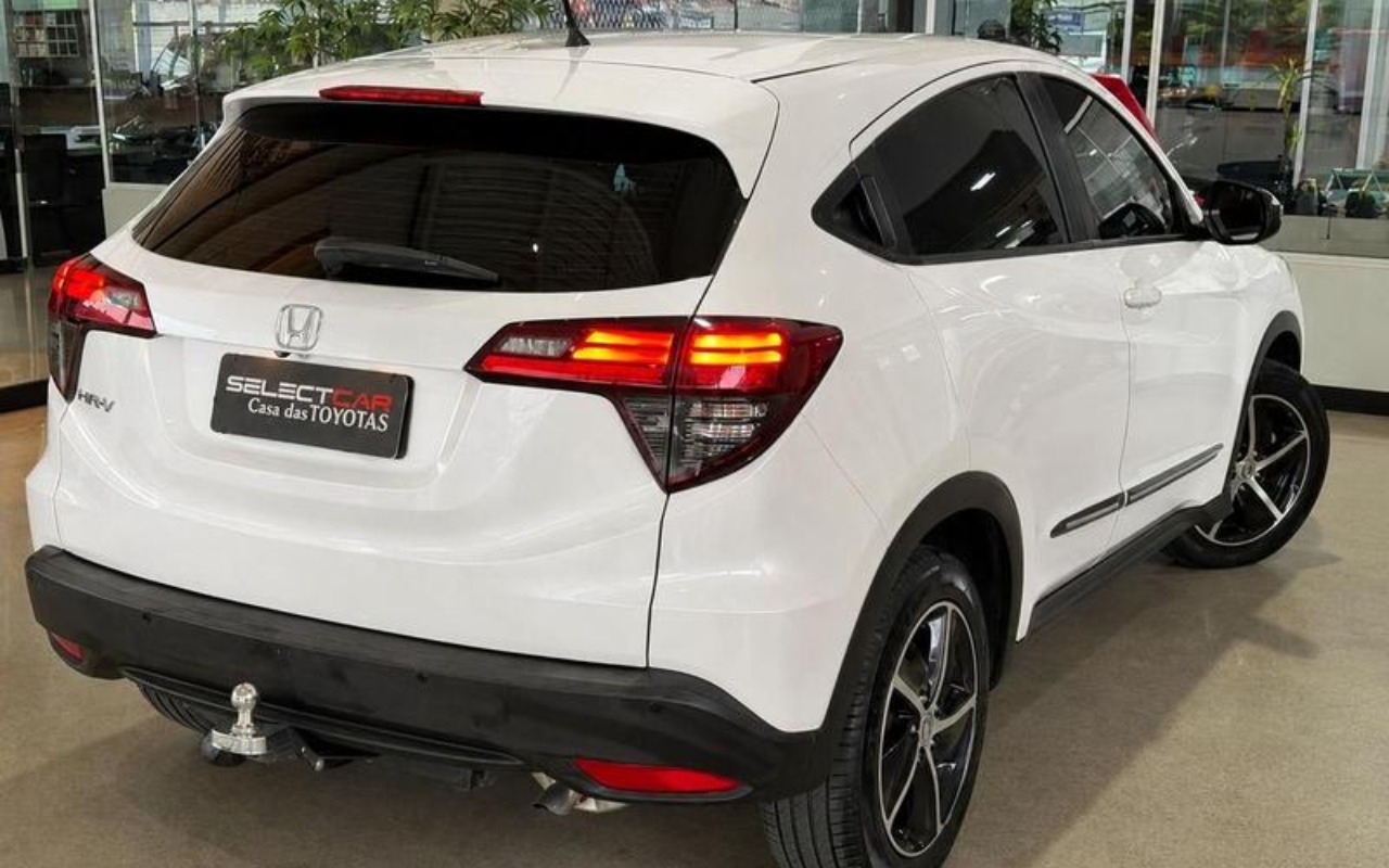 imagem-https://www.socarrao.com.br/sc-vehicle-images-prod/3967497/1789823122955-ODM1NjI1Nl8yX0JfYTVjYTJkOTgwMi5qcGVn.jpeg