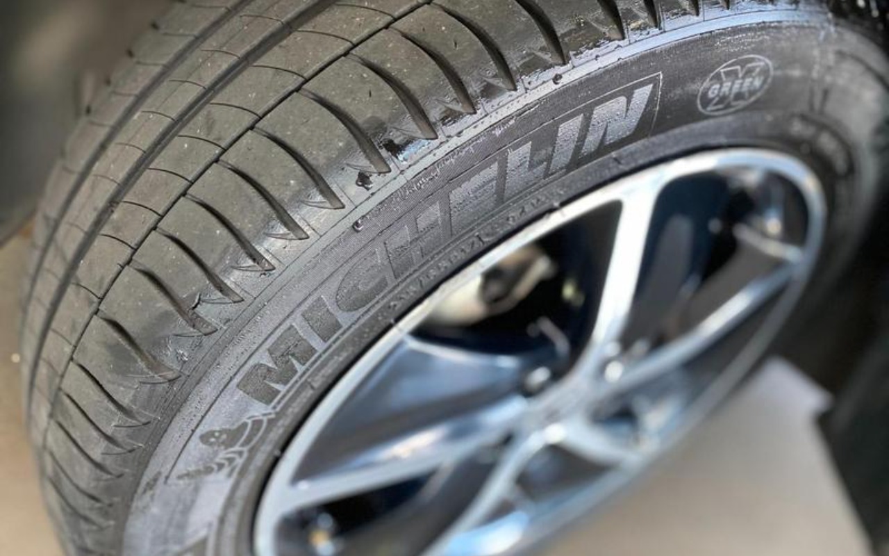 imagem-https://www.socarrao.com.br/sc-vehicle-images-prod/3967497/1789823123176-ODM1NjI1Nl8xMl9CXzBkMGIyN2Q3OTguanBlZw.jpeg