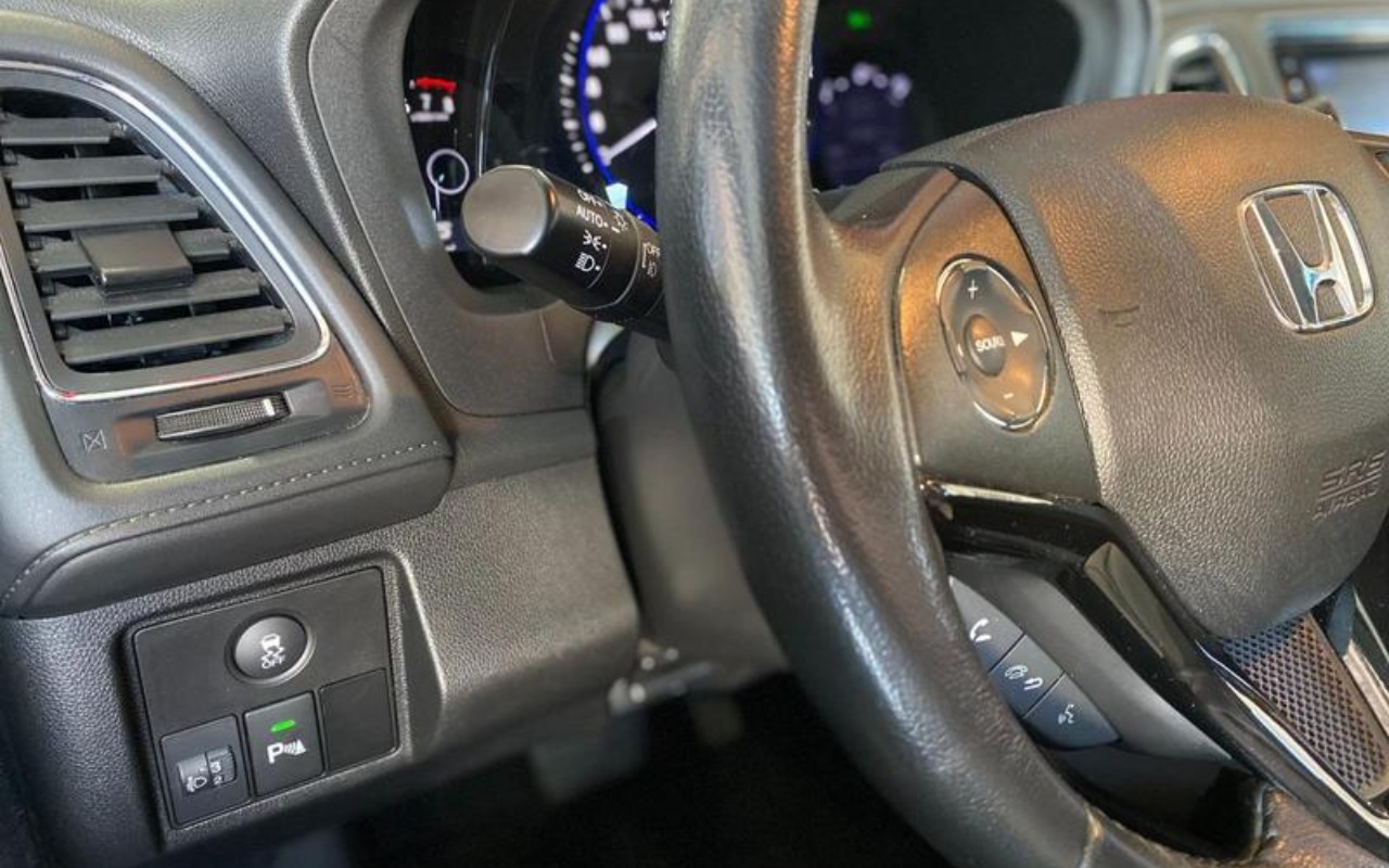 imagem-https://www.socarrao.com.br/sc-vehicle-images-prod/3967497/1789823123518-ODM1NjI1Nl8xNV9CXzA5M2EzZWJjNTIuanBlZw.jpeg