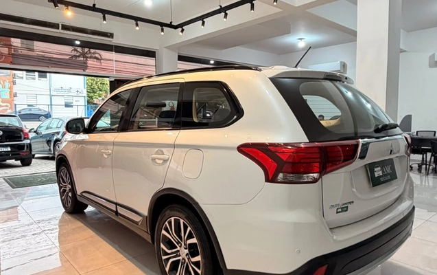 imagem-https://www.socarrao.com.br/sc-vehicle-images-prod/3967549/1789823397435-62f5ab2078324fde99c68382d5cef31f_1789823278117.jpg