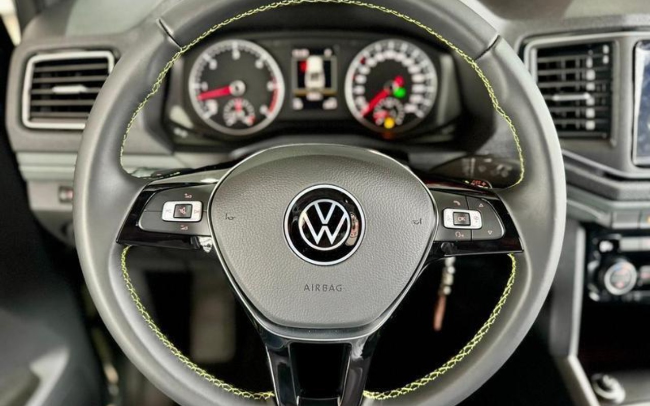 imagem-https://www.socarrao.com.br/sc-vehicle-images-prod/3967552/1789823445430-ODQwMTE2N184X0JfZmU3YTlhNmIzMC5qcGVn.jpeg