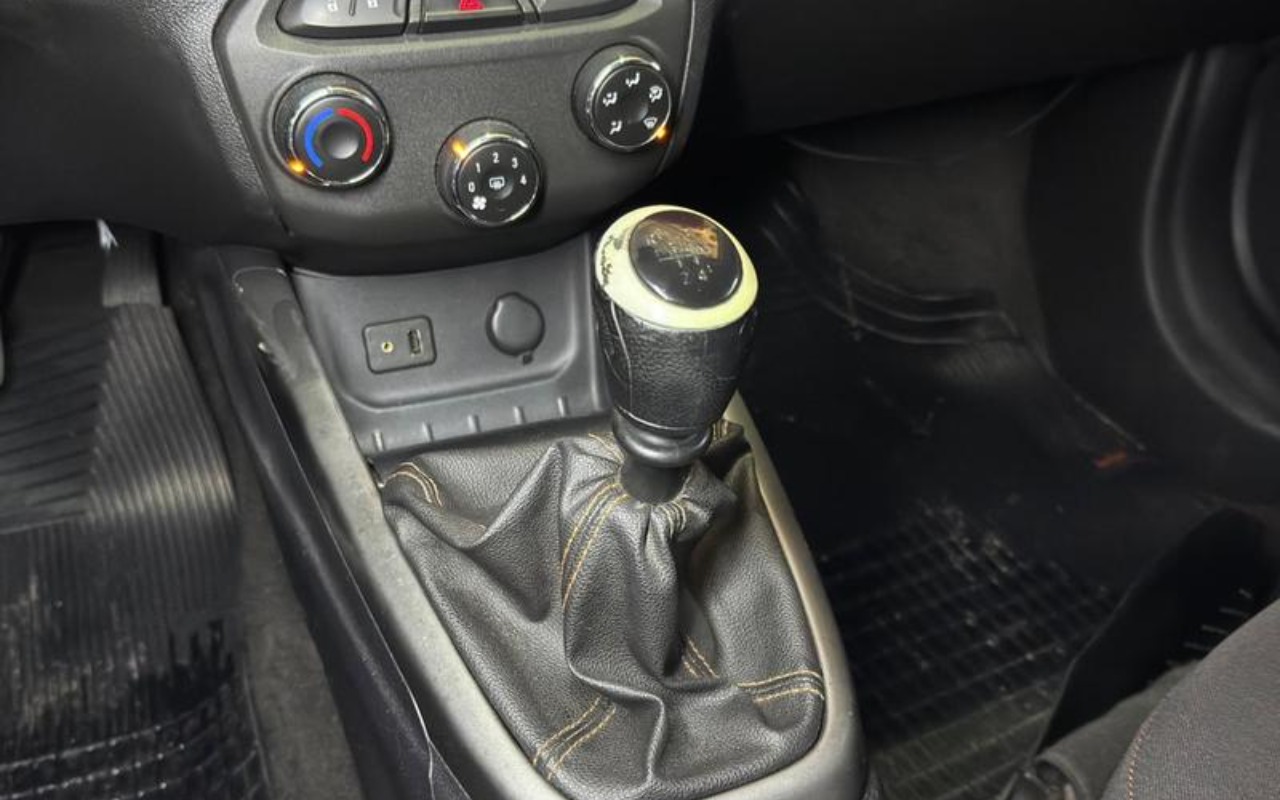 imagem-https://www.socarrao.com.br/sc-vehicle-images-prod/3967616/1789824260051-ODE4NTQyNl8yM19CXzhiYzZjYjM1ZmMuanBlZw.jpeg