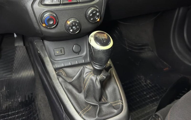 imagem-https://www.socarrao.com.br/sc-vehicle-images-prod/3967616/1789824260051-ODE4NTQyNl8yM19CXzhiYzZjYjM1ZmMuanBlZw.jpeg