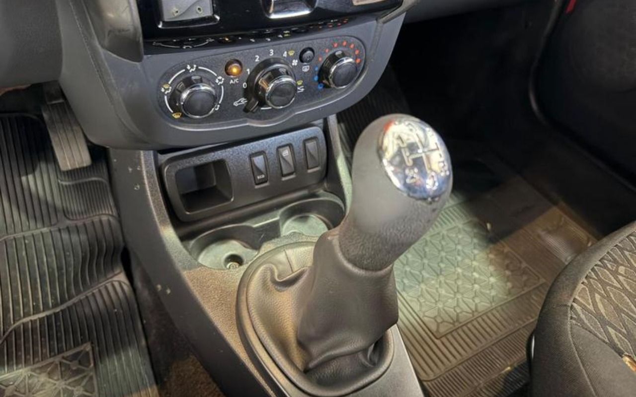 imagem-https://www.socarrao.com.br/sc-vehicle-images-prod/3967675/1789824947030-ODQ0ODMyNF8xMF9CXzU5MGJjZThhMmQuanBlZw.jpeg