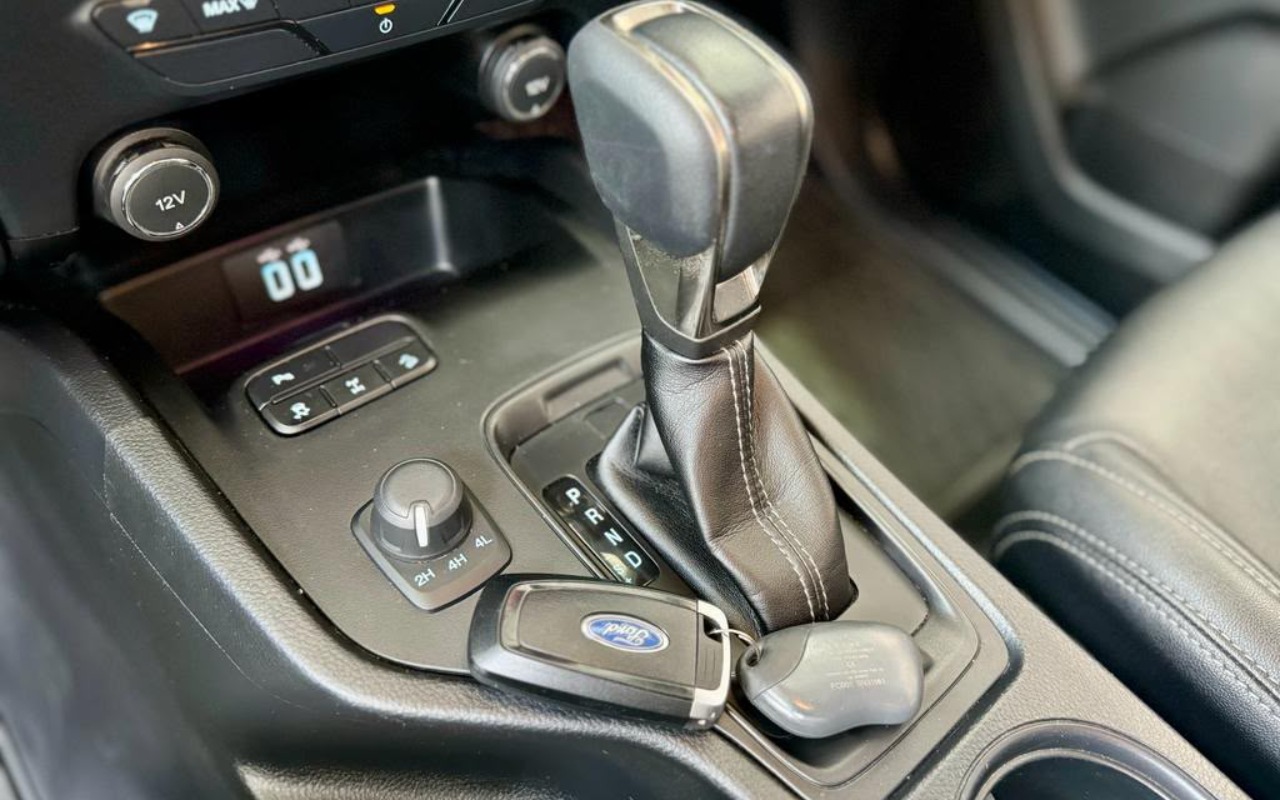 imagem-https://www.socarrao.com.br/sc-vehicle-images-prod/3967720/1789825582184-V2hhdHNBcHAgSW1hZ2UgMjAyNi0wNy0zMSBhdCAxMC4xOC4zMCAoMSkuanBlZw.jpeg